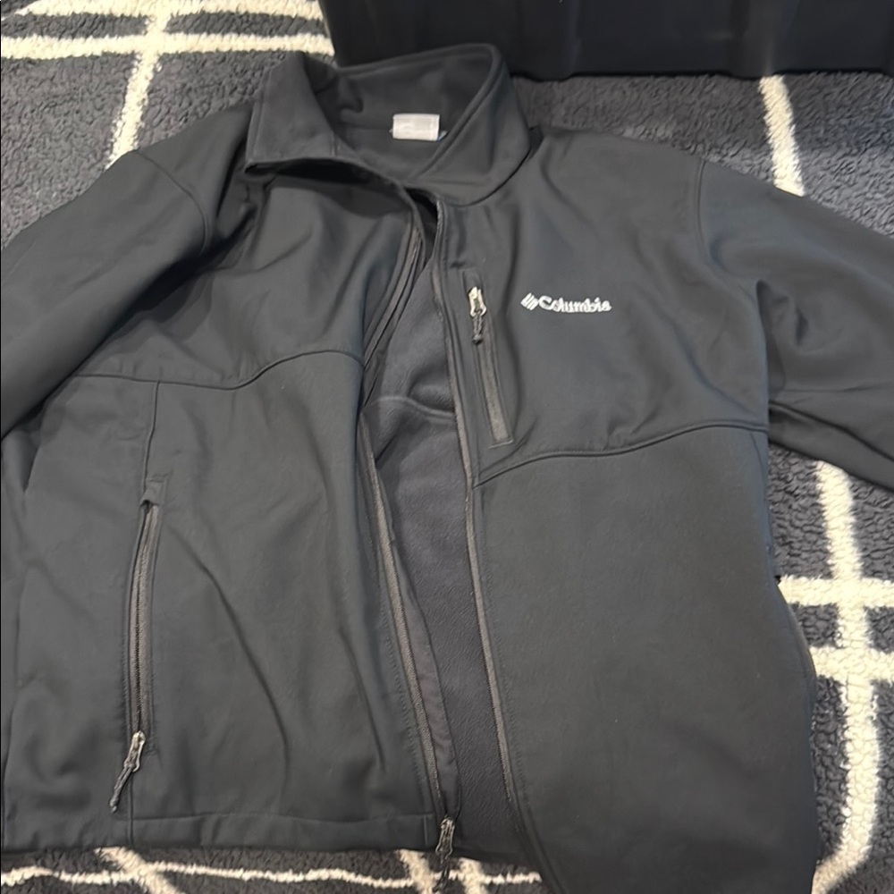 Columbia Black Performance Jacket for Outdoor Adventures